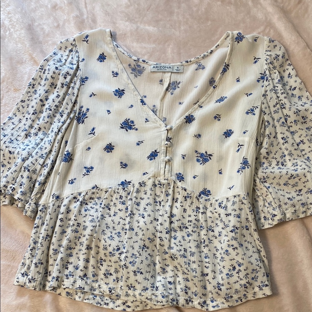 Arizona Jean Company Women's Floral Cream and Blue Top